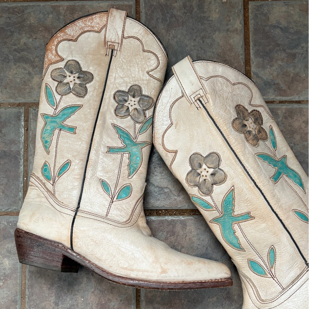 RARE Boho BED STU Boots VALENCIA NECTAR LUX Bird Floral White Green Purple 8.5